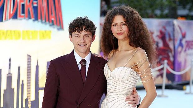 Gaya Zendaya di Premier Spider-Man: Brand New Day London LONDON, ENGLAND - JULY 29: Tom Holland and Zendaya attend the Spider-Man: Brand New Day UK premiere in Odeon Luxe Leicester Square on Wednesday 29th July 2026 in London, England. (Photo by Tim P. Whitby/ Getty Images for Sony Pictures)