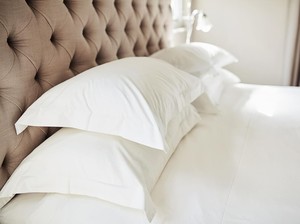 Cuci Sarung Saja Tak Cukup, Bantal Juga Harus Dicuci