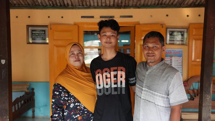 Izzat dan kedua orang tua