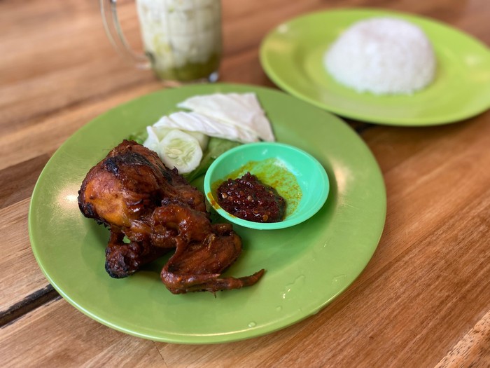 Jajan di Bioskop Tertua Indonesia, Ini Kuliner Legendaris yang Wajib Dicoba