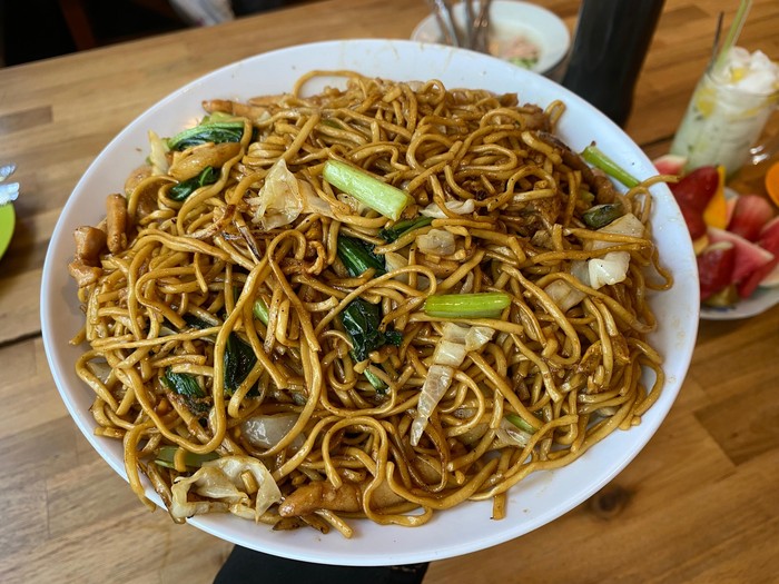 Jajan di Bioskop Tertua Indonesia, Ini Kuliner Legendaris yang Wajib Dicoba