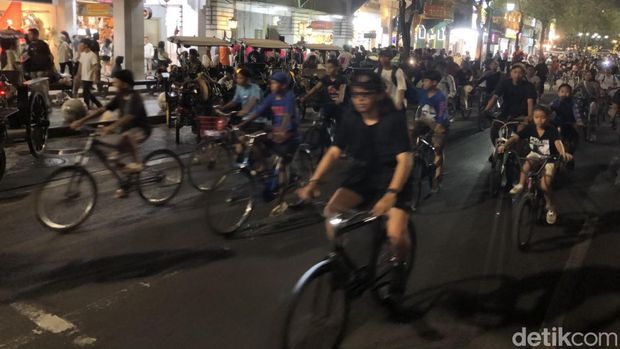 JLFR Situasi JLFR di Simpang Kridosono dan jalan Malioboro, Jumat (31/7) malam.