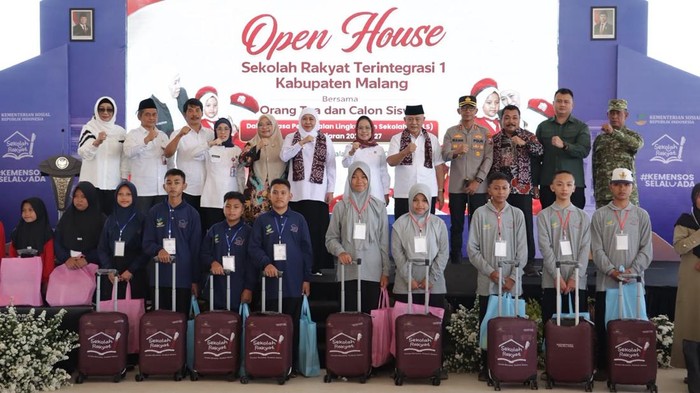 Kapolres Malang AKBP Rulian Syauri menghadiri open house Sekolah Rakyat yang digelar di Desa Srigonco, Kecamatan Bantur, Kabupaten Malang.