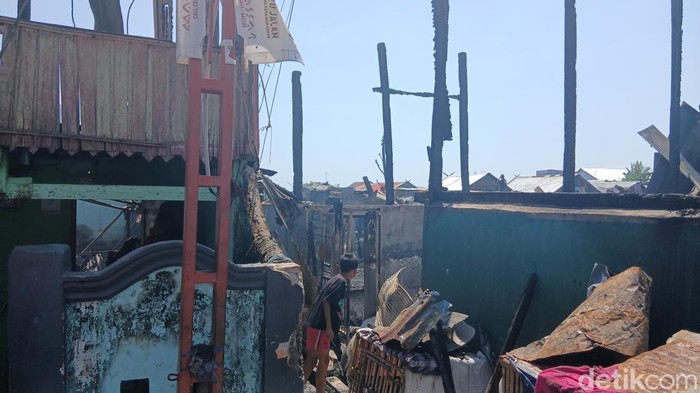 Kebakaran menghanguskan sejumlah rumah di Kecamatan Tallo, Kota Makassar.