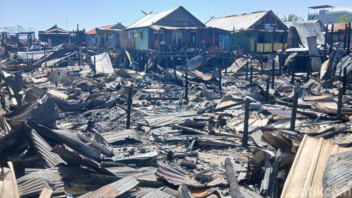 Kebakaran menghanguskan sejumlah rumah di Kecamatan Tallo, Kota Makassar.