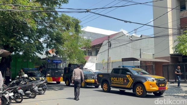 Kondisi markas DC di Jalan Teuku Umar Surabaya jelang aksi damai pesilat Kondisi markas DC di Jalan Teuku Umar Surabaya jelang aksi damai pesilat