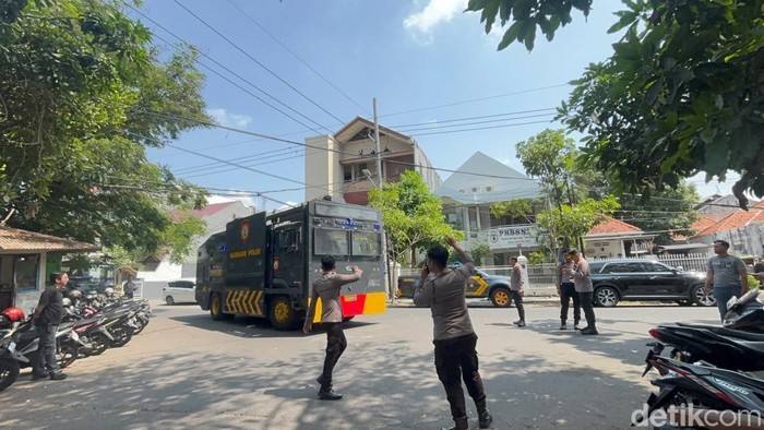 Kondisi markas DC di Jalan Teuku Umar Surabaya jelang aksi damai pesilat