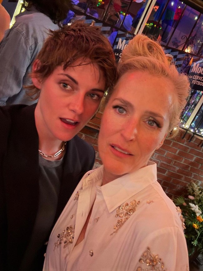 Dalam penampilan karpet merah lain, Kristen bahkan pernah mengenakan celana sangat pendek mirip pakaian dalam. Foto: Instagram @gilliana