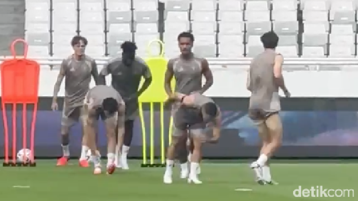 Latihan Aston Villa di GBK