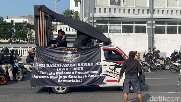 Massa PSHT mendatangi Polrestabes Surabaya
