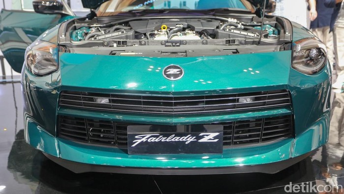 Nissan memperkenalkan mobil sport legendaris Fairlady dalam ajang GAIKINDO Indonesia International Auto Show (GIIAS) 2026 di ICE BSD, Kabupaten Tangerang, Banten, Kamis (30/7/2026). Kehadiran mobil tersebut langsung mencuri perhatian para pengunjung pameran otomotif.