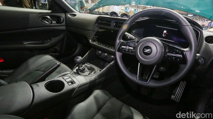 Nissan memperkenalkan mobil sport legendaris Fairlady dalam ajang GAIKINDO Indonesia International Auto Show (GIIAS) 2026 di ICE BSD, Kabupaten Tangerang, Banten, Kamis (30/7/2026). Kehadiran mobil tersebut langsung mencuri perhatian para pengunjung pameran otomotif.
