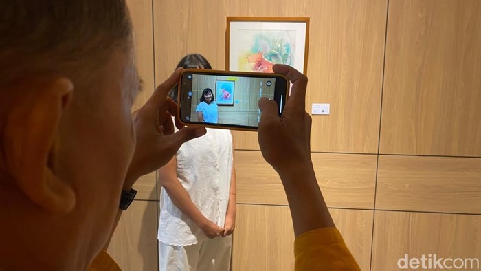 Pamera seni bertajuk Melahirkan Teman karya Agrisss di Artotel Living World Grand Wisata Bekasi