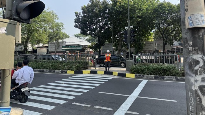 Pelican crossing di bekas lokasi JPO Tendean