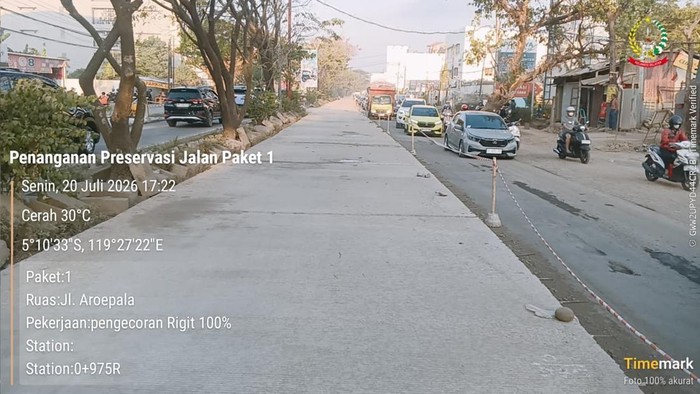 Pembangunan Jalan Aroepala Makassar.