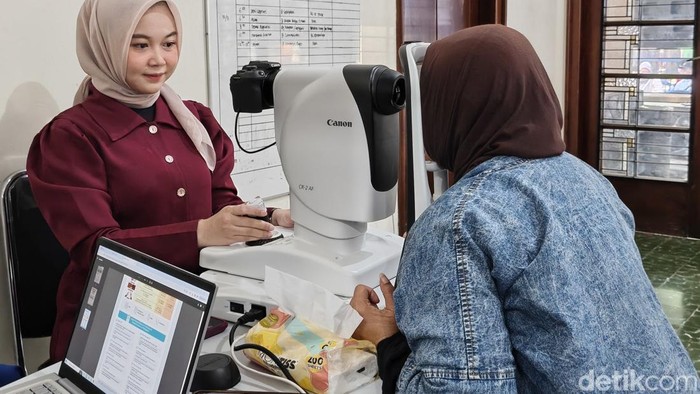 Pemeriksaan kesehatan jantung di Kota Bandung.