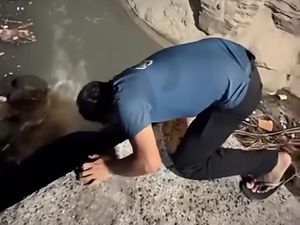 Limbah Berbau Mengalir ke Pantai Berawa, Diduga dari Tempat Hiburan Malam