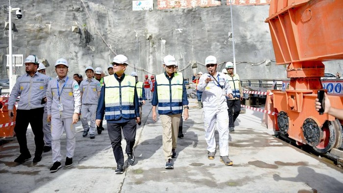 Pemerintah mempercepat pengoperasian PLTA Batang Toru berkapasitas 510 megawatt pasca bencana banjir merobohkan lima transmisi pada November 2025.