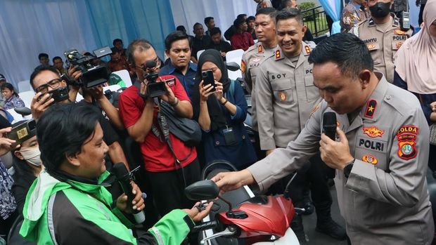 Polda Metro Jaya mengembalikan 67 kendaraan sitaan hasil kejahatan kepada para pemilik
