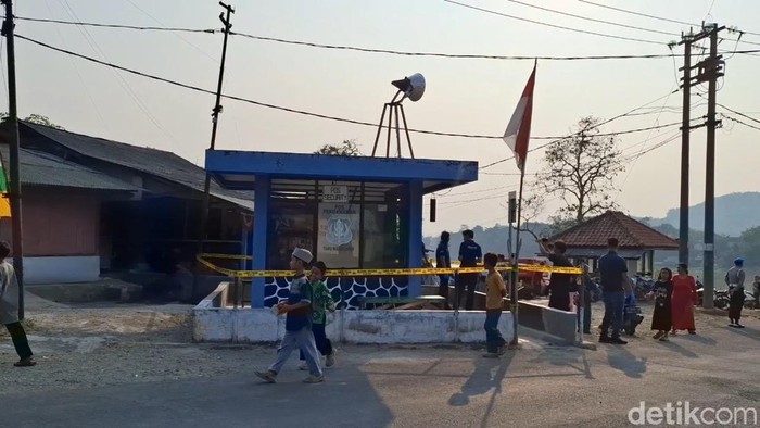 Polisi olah TKP kasus satpam tewas terborgol di Jatiluhur Purwakarta, Jumat (31/7/2026).