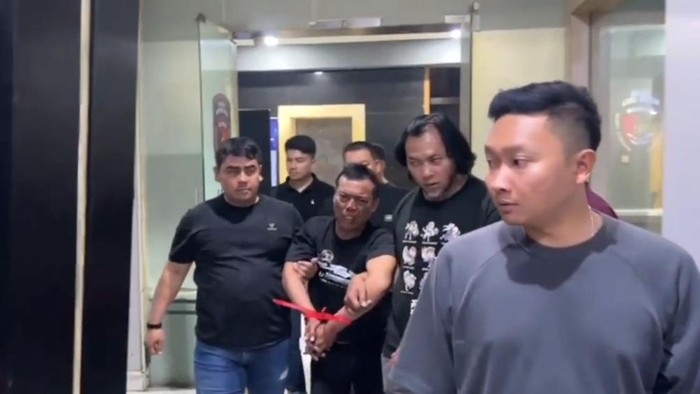 Pria pembunuh pacar di Jakbar melawan saat akan ditangkap hingga dilumpuhkan timah panas, Kamis (30/7/2026).