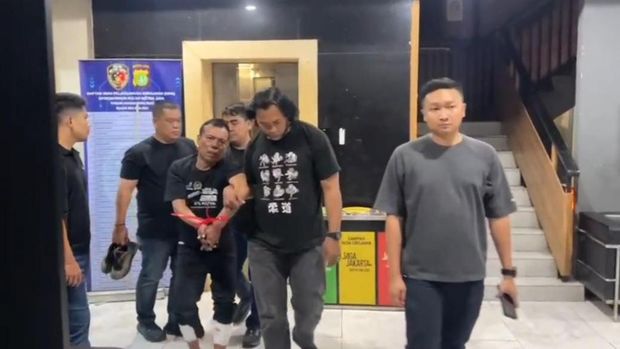 Pria pembunuh pacar di Jakbar melawan saat akan ditangkap hingga dilumpuhkan timah panas, Kamis (30/7/2026).