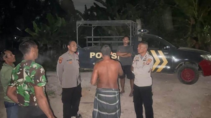 Pria rusak rumah warga karena ditegur soal pengasapan ular.