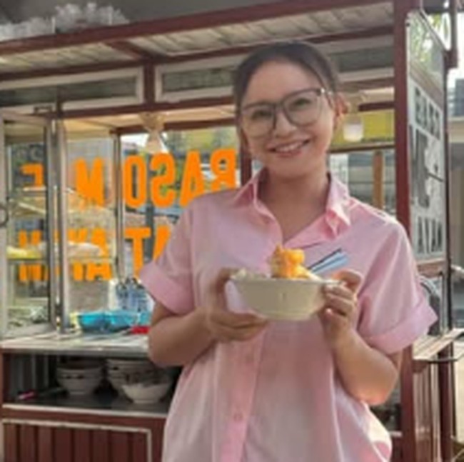 Rossa Gemar Jajan Makanan Kaki Lima, Bantu Lariskan Penjual UMKM!