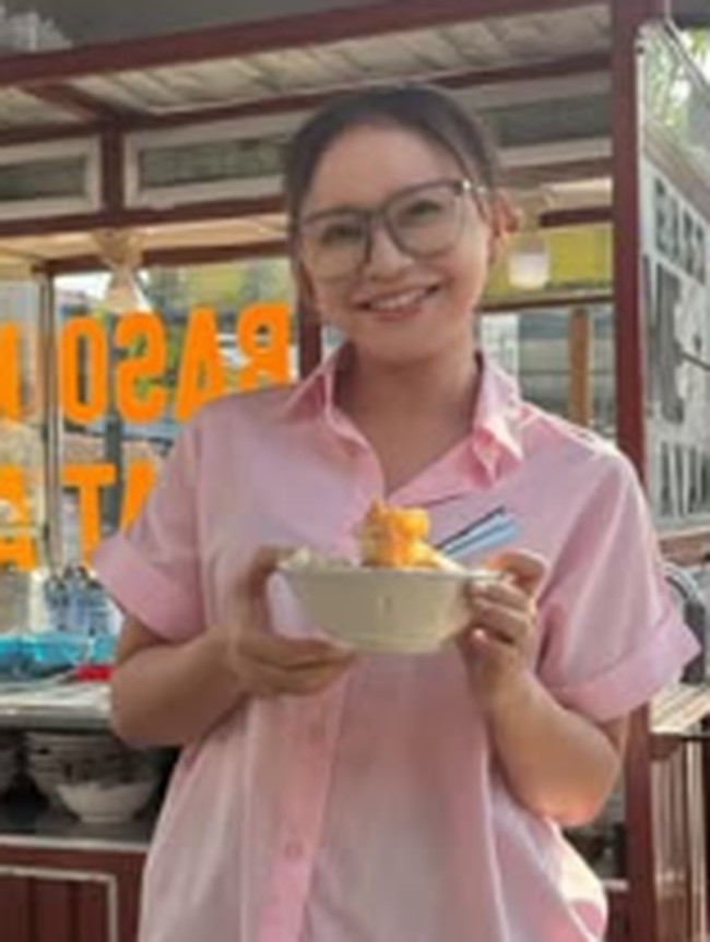Rossa Gemar Jajan Makanan Kaki Lima, Bantu Lariskan Penjual UMKM!