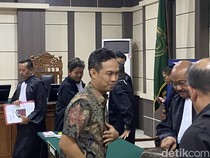 Bupati Cilacap Didakwa Peras Anak Buah Rp 568 Juta Buat THR