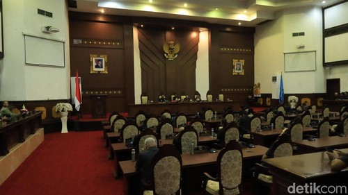 Sidang DPRD Gianyar, Jumat (31/7/2026).