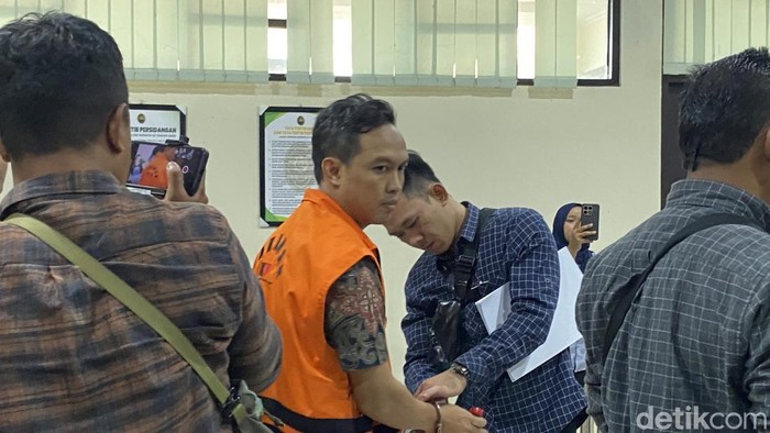Suasana sidang perdana Bupati Cilacap nonaktif, Syamsul Aulia Rachman di Pengadilan Tipikor Semarang, Kecamatan Semarang Barat, Kota Semarang, Jumat (30/7/2026).