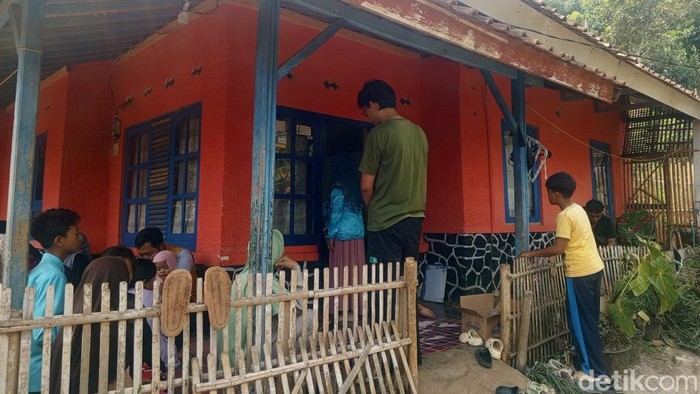 Suasana rumah duka korban kecelakaan maut di Tol Cipularang.