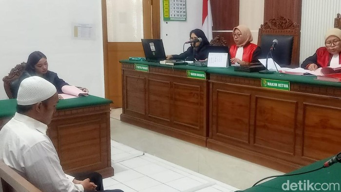 Terdakwa pencurian uang Rp 5 ribu divonis 4 bulan penjara oleh hakim PN Surabaya