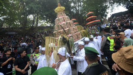Tradisi Yaa Qawiyyu Kembali Digelar, 6,5 Ton Apem Dibagikan di Klaten