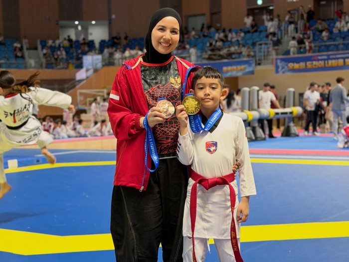 Tya Ariestya dampingi Kalundra kejuaraan taekwondo di Korea Selatan.