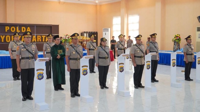 Upacara sertijab di Gedung Anton Soedjarwo Polda DIY, Jumat (31/7/2026).