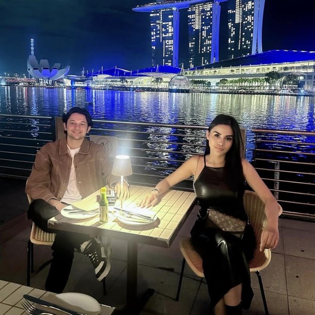 So Sweet! Potret Violentina Kaif dan Andrew Andika saat Makan Malam Romantis