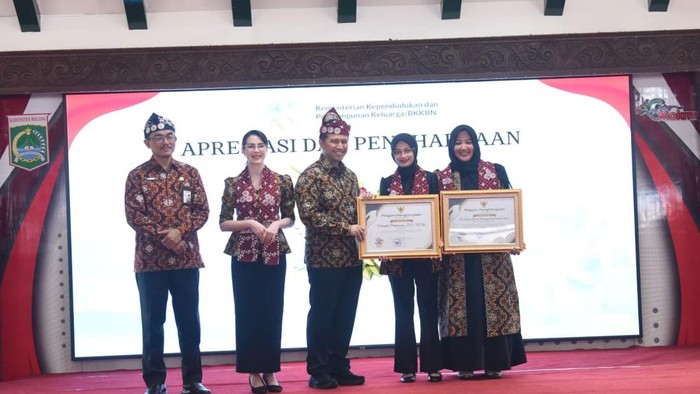 Wali Kota Vinanda Prameswati menerima 4 penghargaan di Hari Keluarga Nasional 2026.