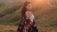 Wendy Walters lalu disinggung soal asmara. Mungkin lebih gak terlalu mikirin kali ya. Sejauh ini hidup masih seru seru aja tanpa mikirin ada yang mau atau ngga, tulisnya. (Foto: dok Instagram wendywalters)