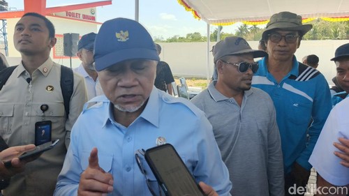Zulhas saat meninjau bangunan KNMP di Desa Bilelando, Kecamatan Praya Timur, Lombok Tengah, NTB,  Jumat (31/7/2026).