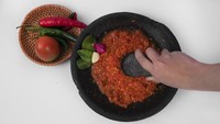 Kebiasaan Ngulek Sambal Bisa Picu Saraf Kejepit, Ini Saran Dokter
