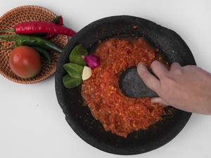 Video: Hati-hati! Salah Teknik, Ngulek Sambel Juga Bisa Memicu Saraf Kejepit