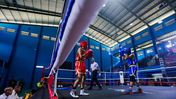Anak-anak muda di Kota Bogor, Jawa Barat, menggelar pertandingan tinju bertajuk Gladiator Bogor Arena.