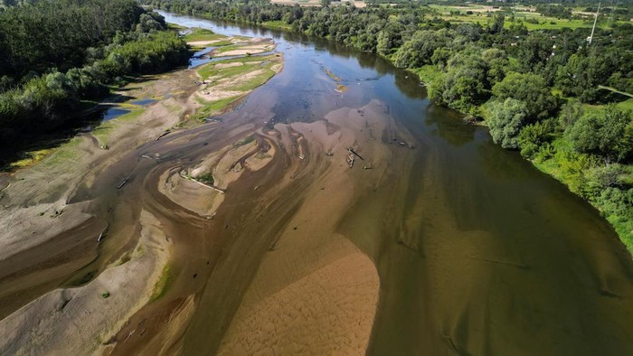 A drone view shows the San river with historically low water levels, causing temporary restrictions in water supply for local industry, as Poland faces worsening hydrological drought accelerated by another heatwave this year, in Stalowa Wola, Poland, July 30, 2026. REUTERS/Kuba Stezycki     TPX IMAGES OF THE DAY