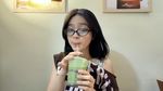 Elsa Japasal Keliling Blok M, Cicip Donat hingga Misoa Viral
