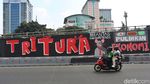 Grafiti Tritura Muncul di Flyover Grogol, Soroti Isu Ekonomi dan Supremasi Sipil