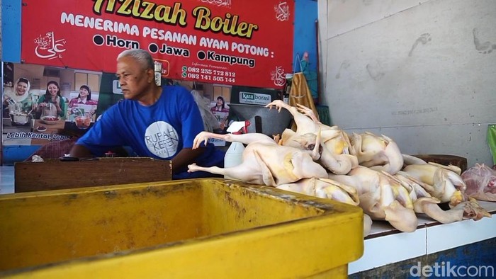 Pedagang mengeluhkan kenaikan harga ayam di Probolinggo
