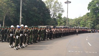 Suporter Diimbau Tak Bawa Flare-Miras Saat Nonton Aston Villa di GBK