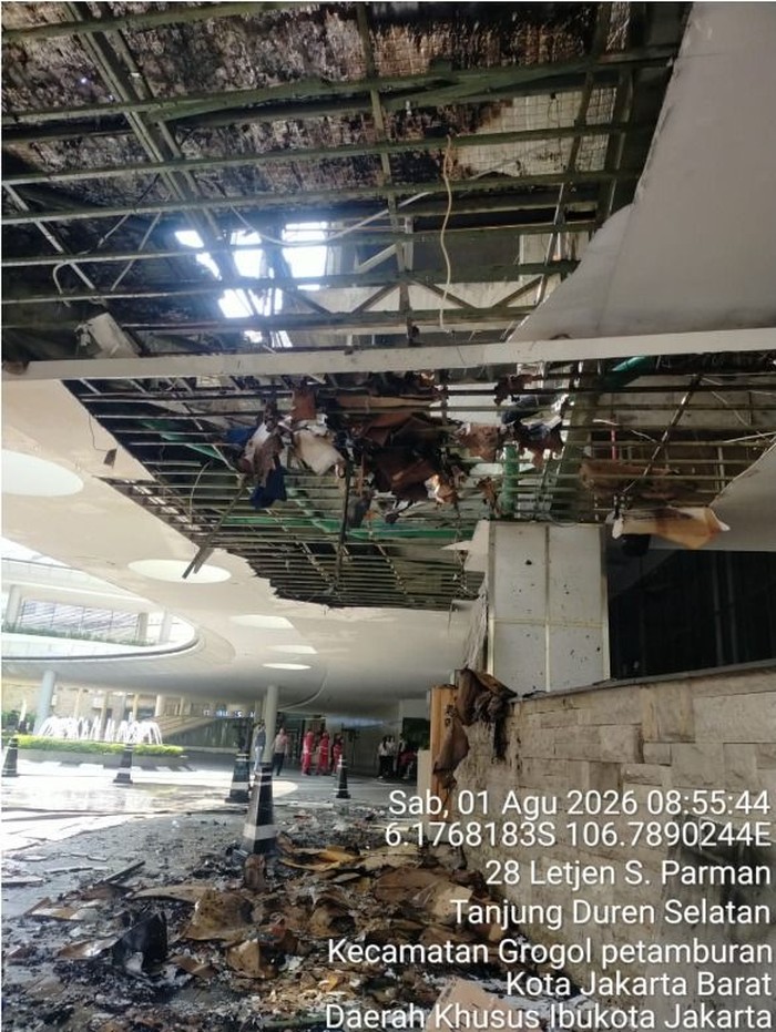 Kebakaran di Hotel Pullman di kawasan Jakarta Barat (Jakbar) telah padam. Kebakaran diduga dipicu masalah kelistrikan. (dok Damkar DKI) Kebakaran di Hotel Pullman di kawasan Jakarta Barat (Jakbar) telah padam. Kebakaran diduga dipicu masalah kelistrikan. (dok Damkar DKI)